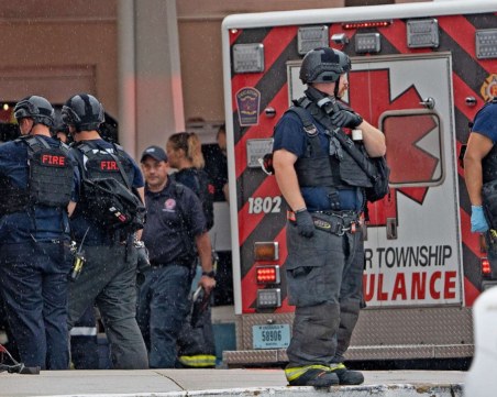 Полицаи застреляха мъж, открил стрелба в магазин в САЩ