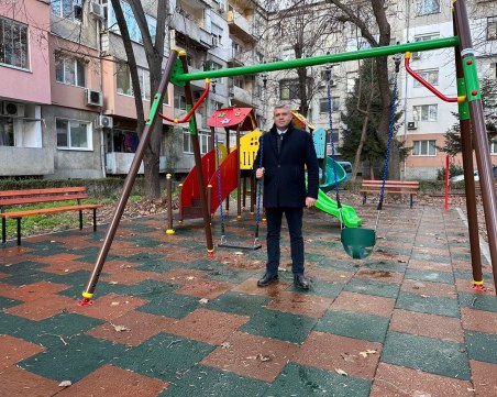 Поредна детска площадка за малчуганите в „Северен