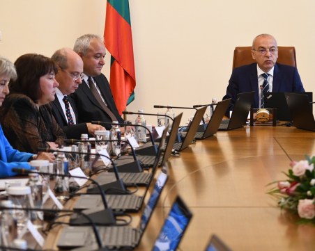 Последно редовно заседание на МС, депутатите обсъждат минималната заплата