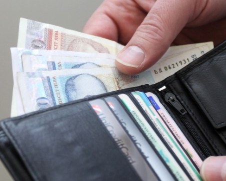 Синдикатите не са съгласни минималната работна заплата да е 50% от средната