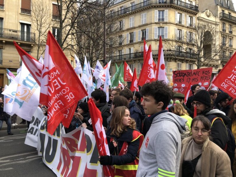 Масови протести срещу пенсионната реформа във Франция, десетки са арестувани