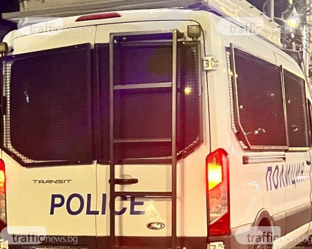 Екшън на пловдивско кръстовище! Шофьор е нападнат, докато изчаква на червен светофар