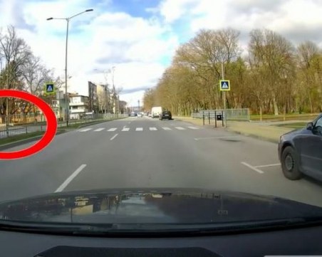 Родители зарязаха 3-годишно дете само във Варна, шофьор реагира бързо