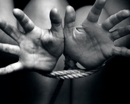 Задържаха 28-годишен мъж, отвлякъл жена в Плевенско