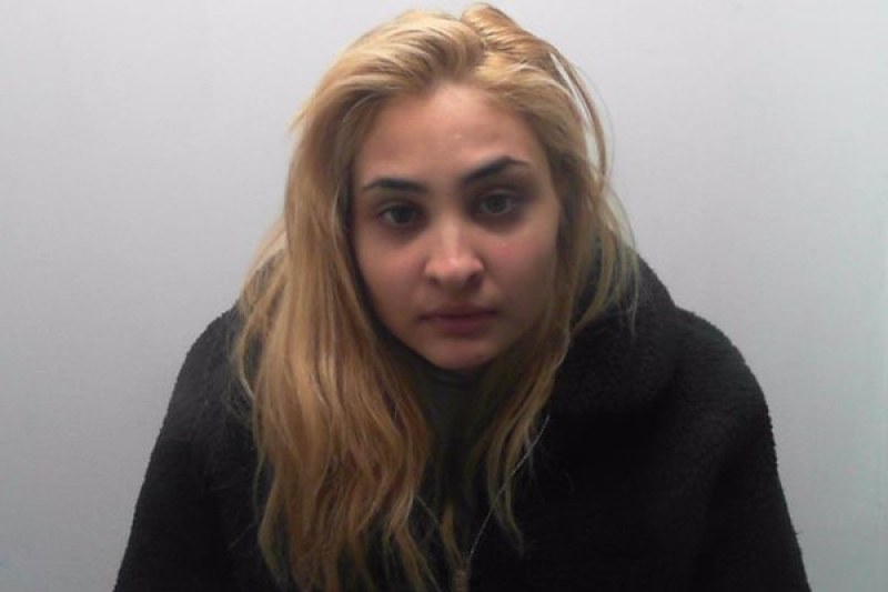 Осъдиха 19-годишна българка в Англия за кражба на 1000 паунда