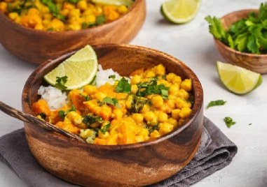 Вегетарианска рецепта за индийско къри с нахут и картофи.Прочетете ощеНеобходими