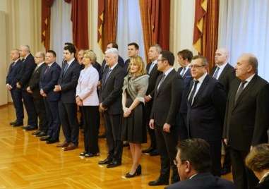 Новото служебно правителство начело с Гълъб Донев официално встъпва в