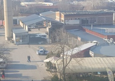 Тир се вряза в автомивка в град Пазарджик стана ясно