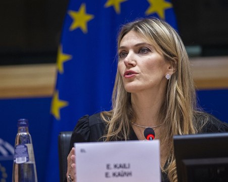 Ева Кайли започна работа в затвора като чистачка