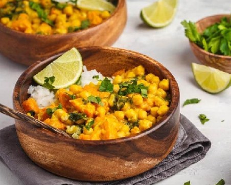 Индийско вегетарианско къри с нахут и картофи