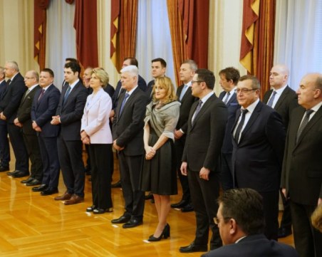 Новото служебно правителство официално встъпи в длъжност