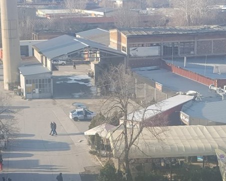 Тир се вряза в автомивка в Пазарджик