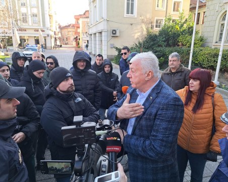 Феновете на Локо към Зико: Безумие е да се дават още 22 млн. лева за Колежа без одит