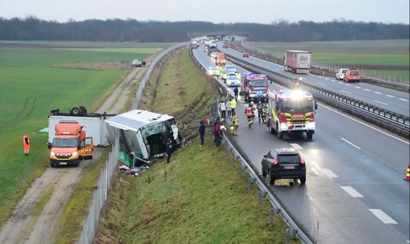 Тежка автобусна катастрофа с жертви и ранени в Словения