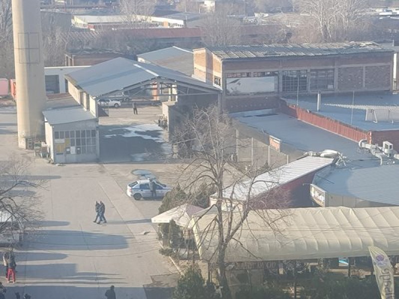 Тир се вряза в автомивка в Пазарджик