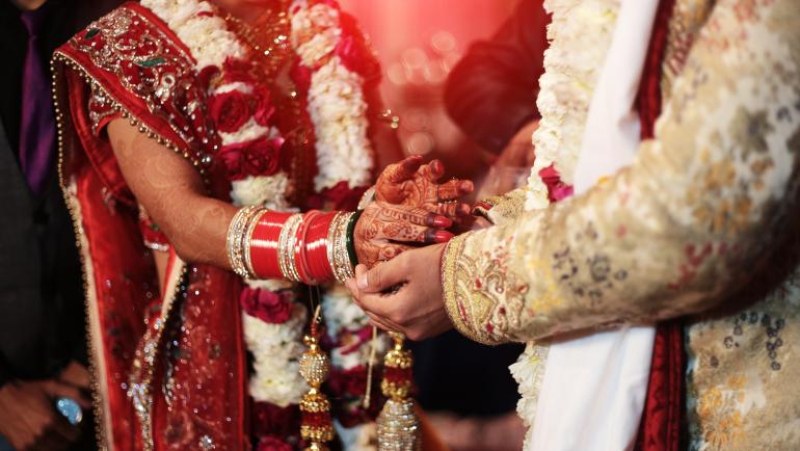 В Индия се борят срещу бракове с деца! Арестуваха над 1800 мъже