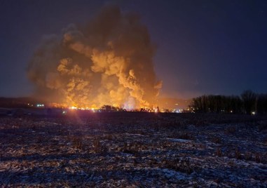 Влак дерайлира в американския щат Охайо предизвиквайки голям пожар предадоха