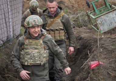Украинският президент Володимир Зеленски каза че ситуацията на фронта в