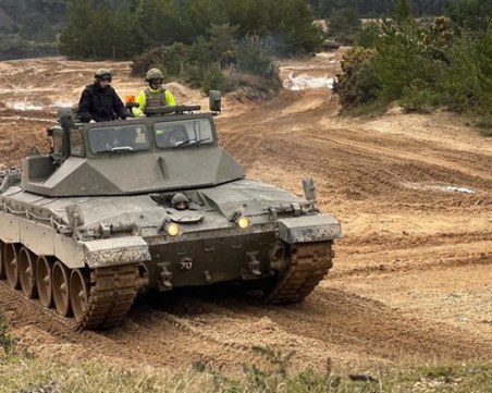 Украинци вече се обучават на британските танкове