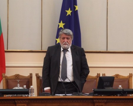 Вежди Рашидов: Велислав Минеков нанесе много вреди на културата