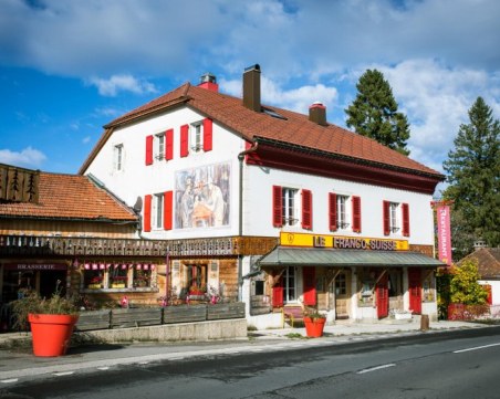 Мястото, където можем да спим в две държави едновременно