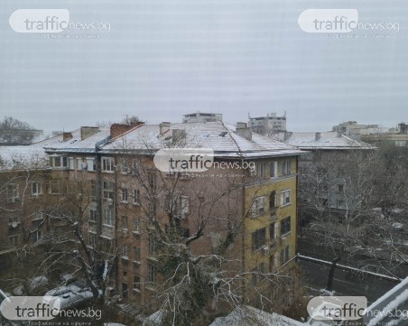 Пловдив се събуди в снежни одежди