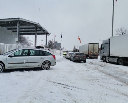 По 300 евро глоба и тригодишна забрана за влизане в РСМ за българите, задържани вчера на границата