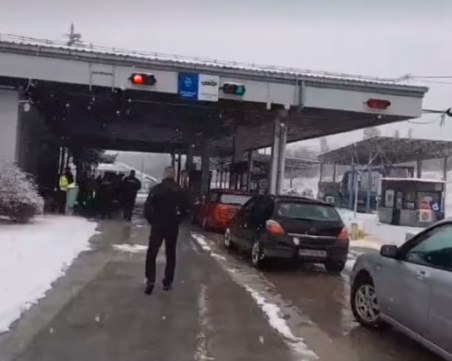 Задържаните на границата с РСМ българи са си извадили медицински свидетелства