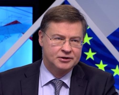 Зам.-шефът на ЕК за България: Извън еврозоната вие не чувствате ползите от еврото