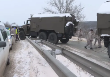 Катастрофа с военни камиони блокира път Е 79 между Враца и