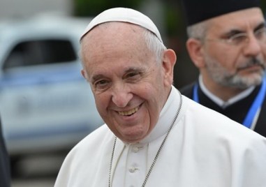Папа Франциск беше подкрепен от церемониалния глава на Англиканската общност