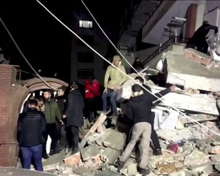 МВнР: Няма данни за пострадали българи след земетресението в Турция