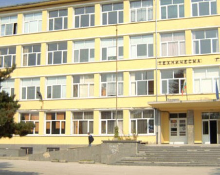 Сигнал за бомба е получен и във варненско училище