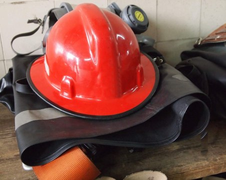 Спасители от ГДПБЗН се събират край Пловдив преди да потеглят със специализирана техника към Турция