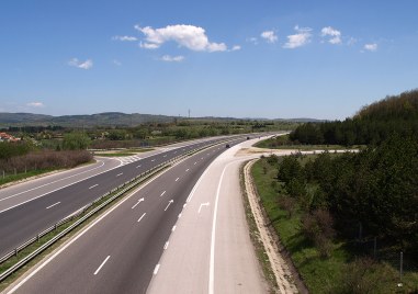 Движението по автомагистрала Тракия край Пловдив в района между 133