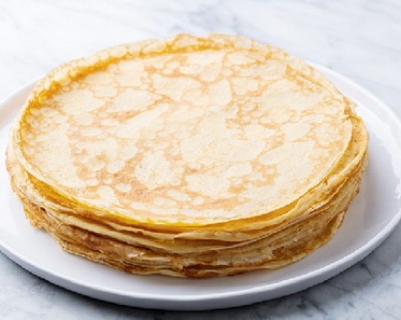 Лесни и вкусни палачинки от смес с газирана вода и брашно, без яйца и мляко