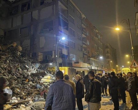 МВнР: Към момента няма данни за пострадали български граждани при земетресението в Турция