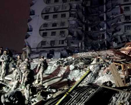 Расте броят на жертвите и ранените в Турция и Сирия след силните земетресения