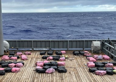 Полицията в Нова Зеландия откри огромен пакет наркотици плаващ в