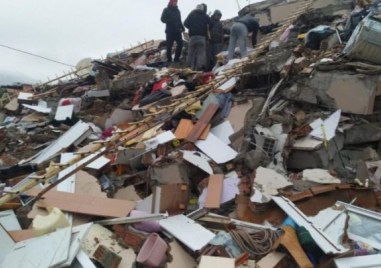 Жертвите на разрушителното земетресение надхвърлиха 11 000  Само Турция преброи 8574