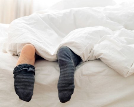 Мит или реалност: Носенето на чорапи по време на секс носи повече оргазми