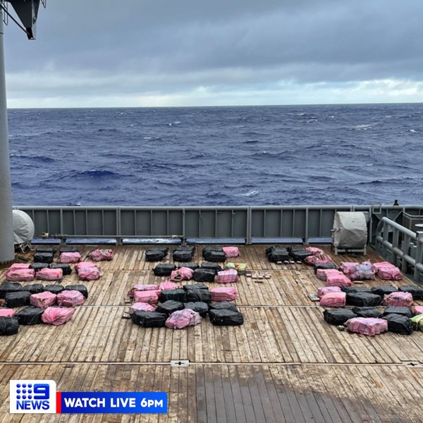 Полицията в Нова Зеландия откри огромен пакет наркотици, плаващ в