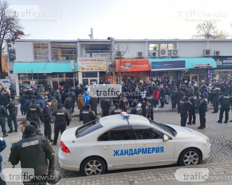 Стотици фенове и полиция блокираха зоната около ОбС преди сесията за Колежа и Лаута