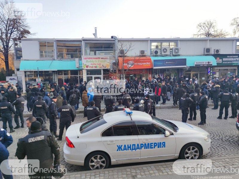 Стотици фенове и полиция блокираха зоната около ОбС преди сесията за Колежа и Лаута