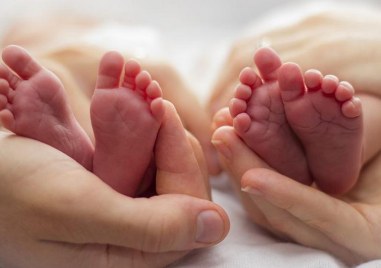 14 деца от които две двойки близнаци са били родени