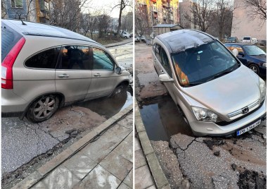 Автомобилът който пропадна при авария на скъсан водопровод в ЖР