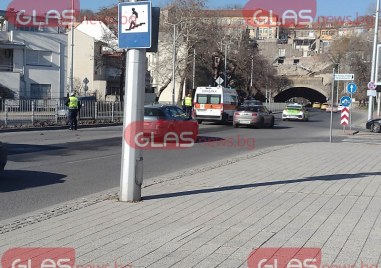 Верижна катастрофа стана преди минути в Пловдив Бус на куриерска