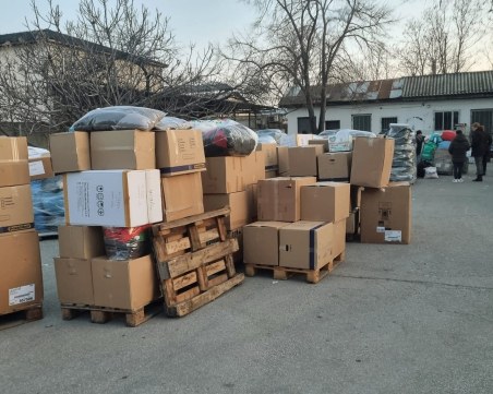 Доброволческият подем в Пловдив не стихва, складовете с дарения за Турция и Сирия преливат