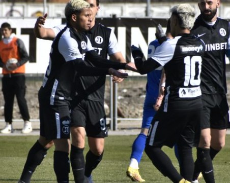 Локо започва втория полусезон пред новата трибуна 