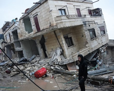 Правителство организира осигуряването на хуманитарната помощ за пострадалите от земетресението в Сирия